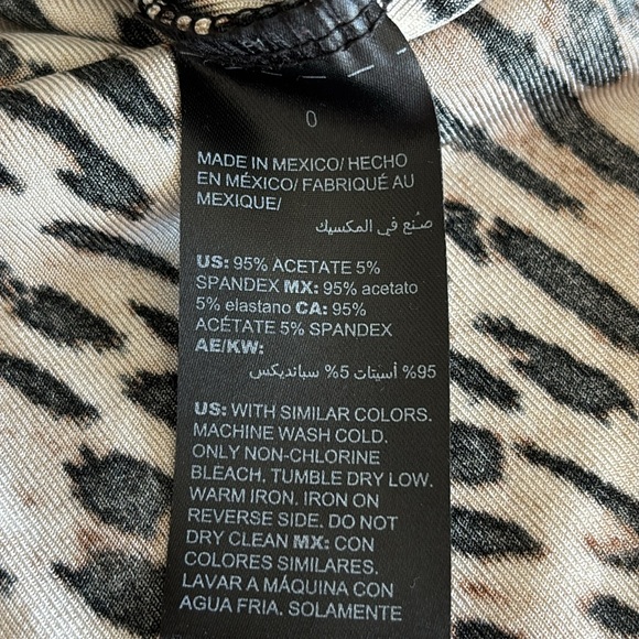 Chico’s Traveler’s Collection 3/4 sleeve animal print tunic. EUC.  Size Medium. - Picture 10 of 14